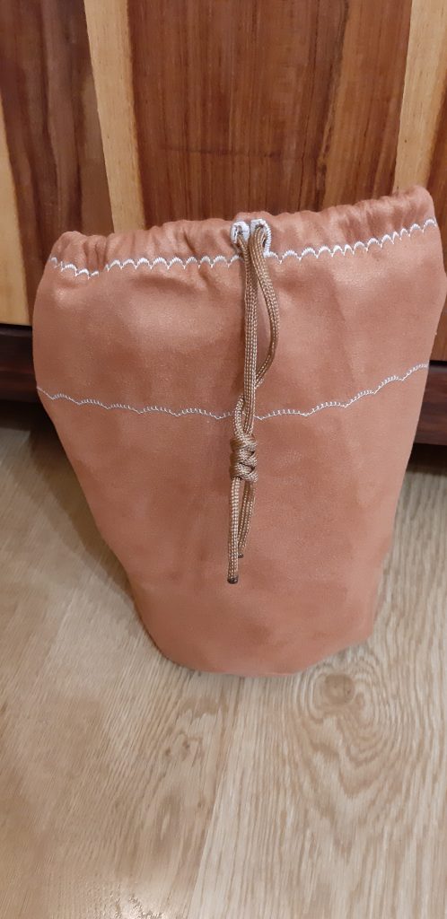 vrecúško s paracordom